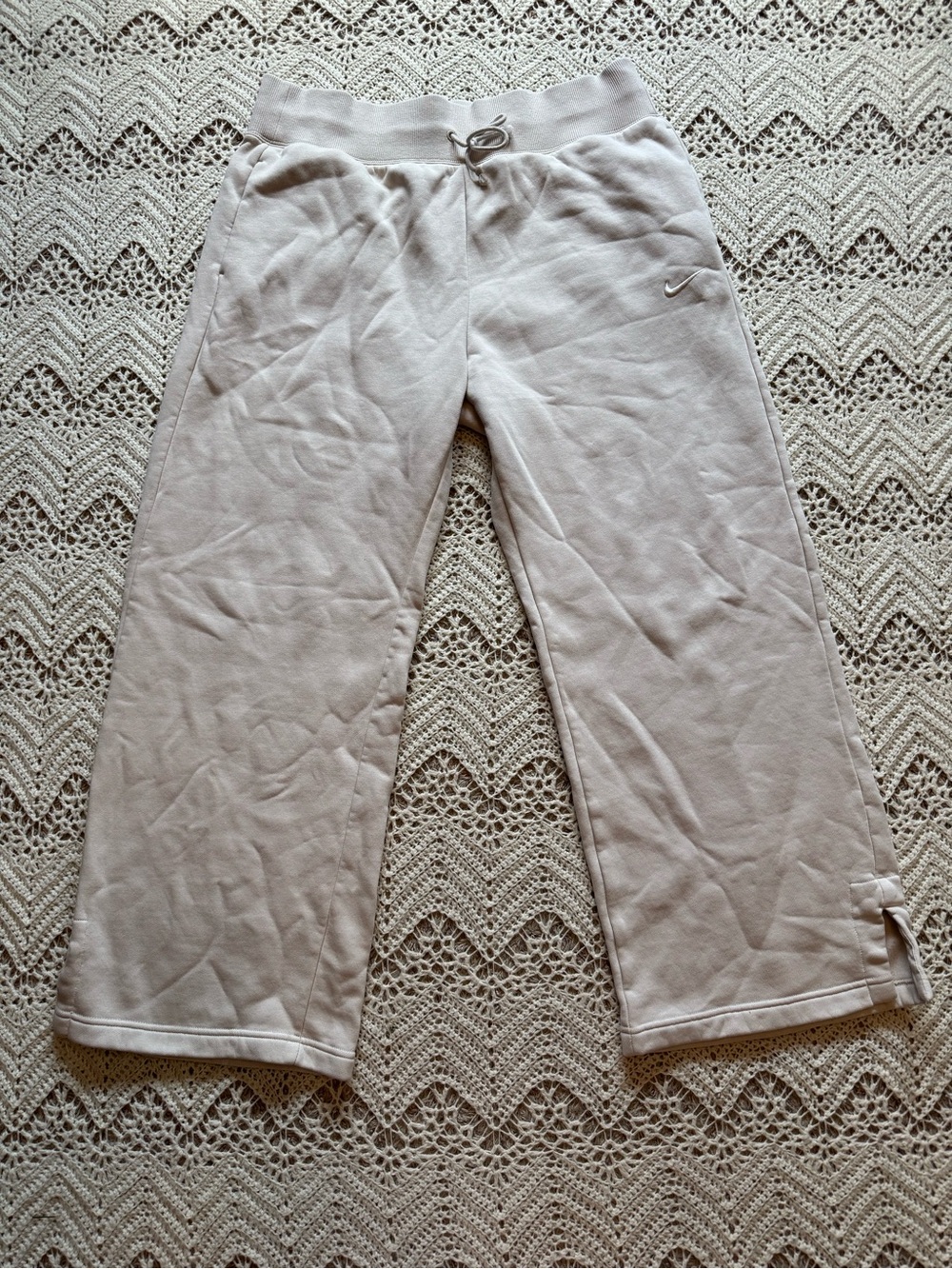 Nike Women’s Cream Wide Leg Fleece Sweatpants Embroidered Pockets Front Ties